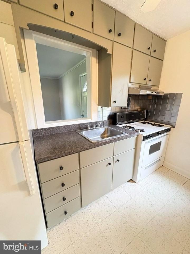 27 Kingsley Rd - Photo 6 of 21