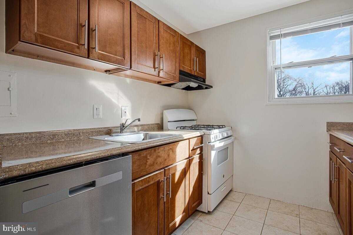 3823 Hamilton St - Photo 7 of 18