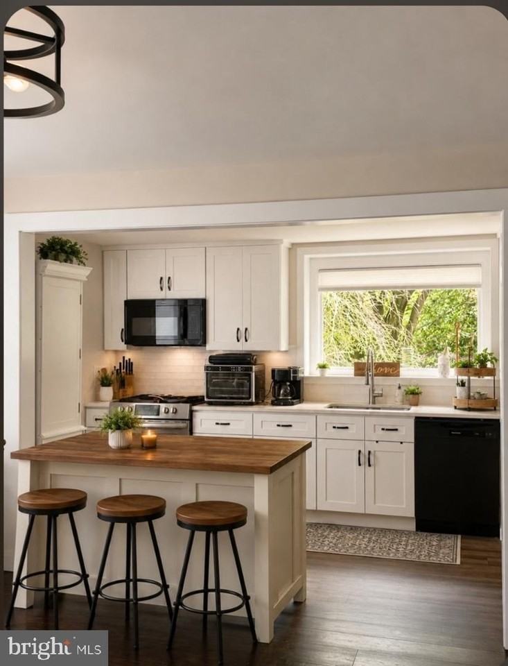 46 N Edgewater Ave - Photo 4 of 50