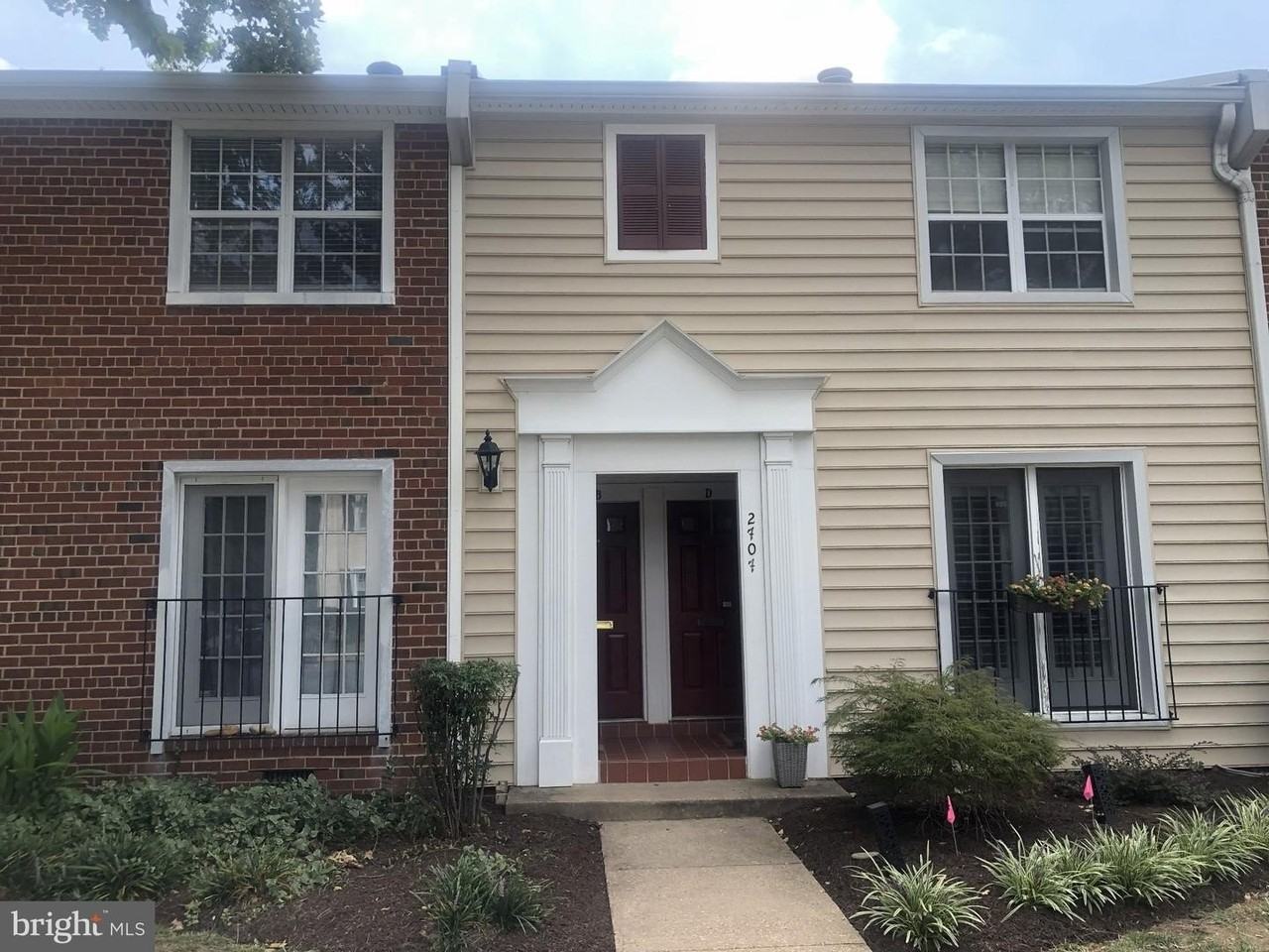 2707 S Walter Reed Dr - Photo 2 of 21