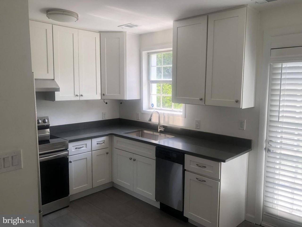 2707 S Walter Reed Dr - Photo 3 of 21