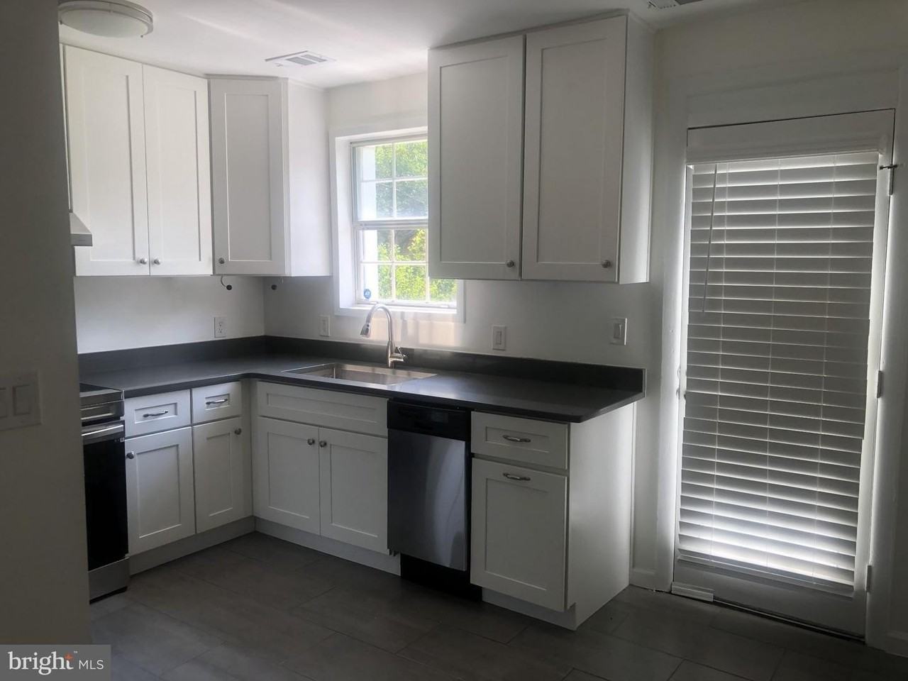 2707 S Walter Reed Dr - Photo 4 of 21