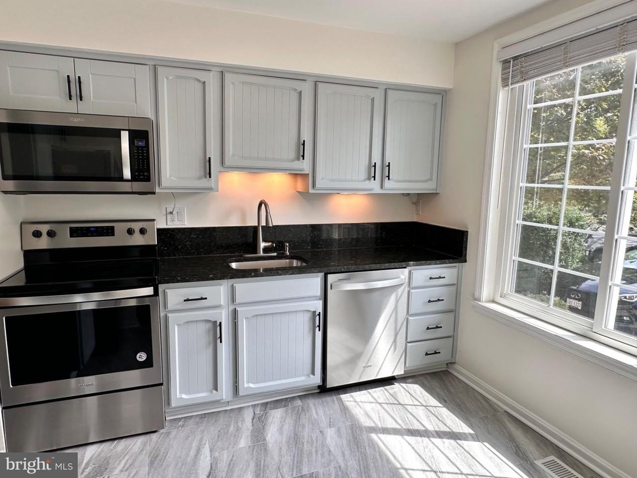 915 Portner Pl - Photo 3 of 25