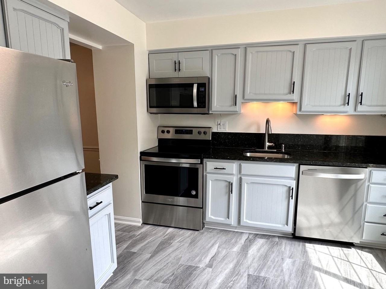 915 Portner Pl - Photo 4 of 25
