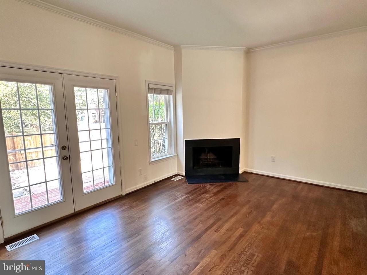 915 Portner Pl - Photo 7 of 25