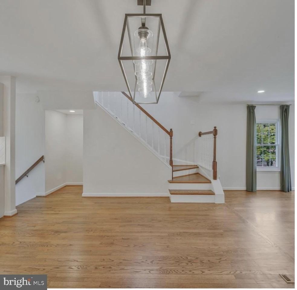 8501 Enochs Dr - Photo 6 of 49