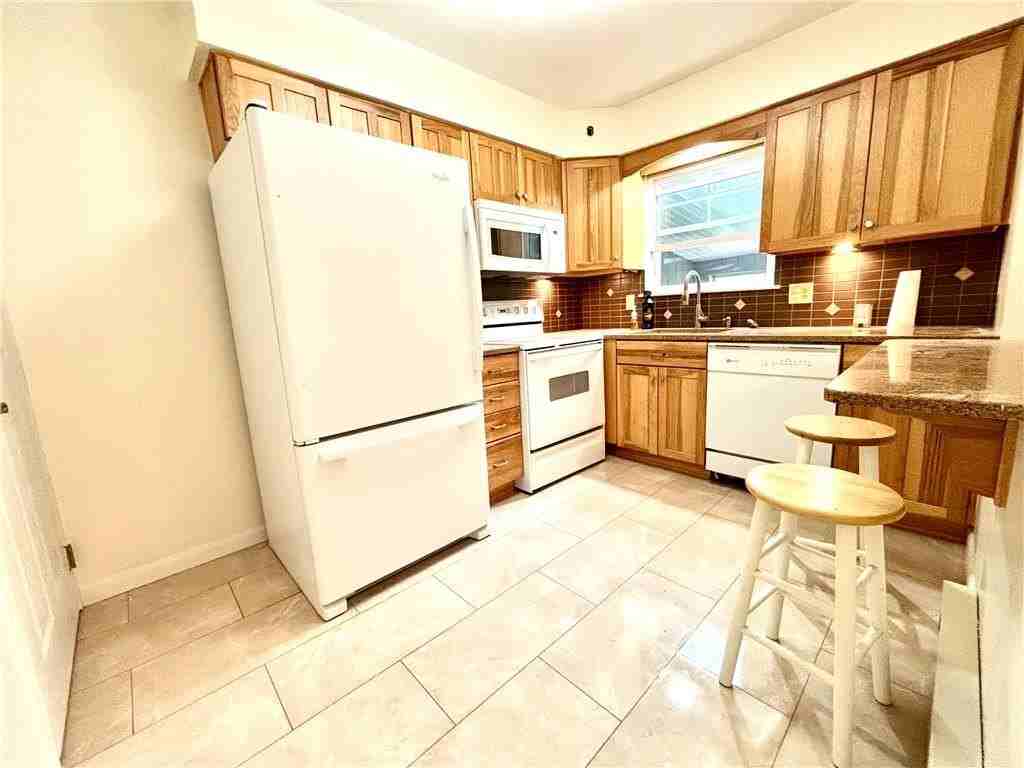6210 Glen Ct - Photo 4 of 19