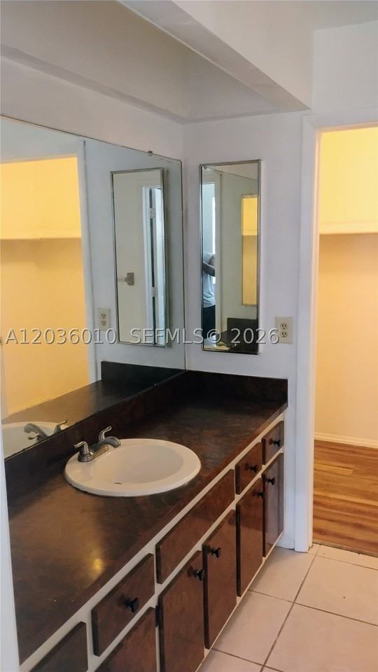 1404 Se 19th St - Photo 5 of 9