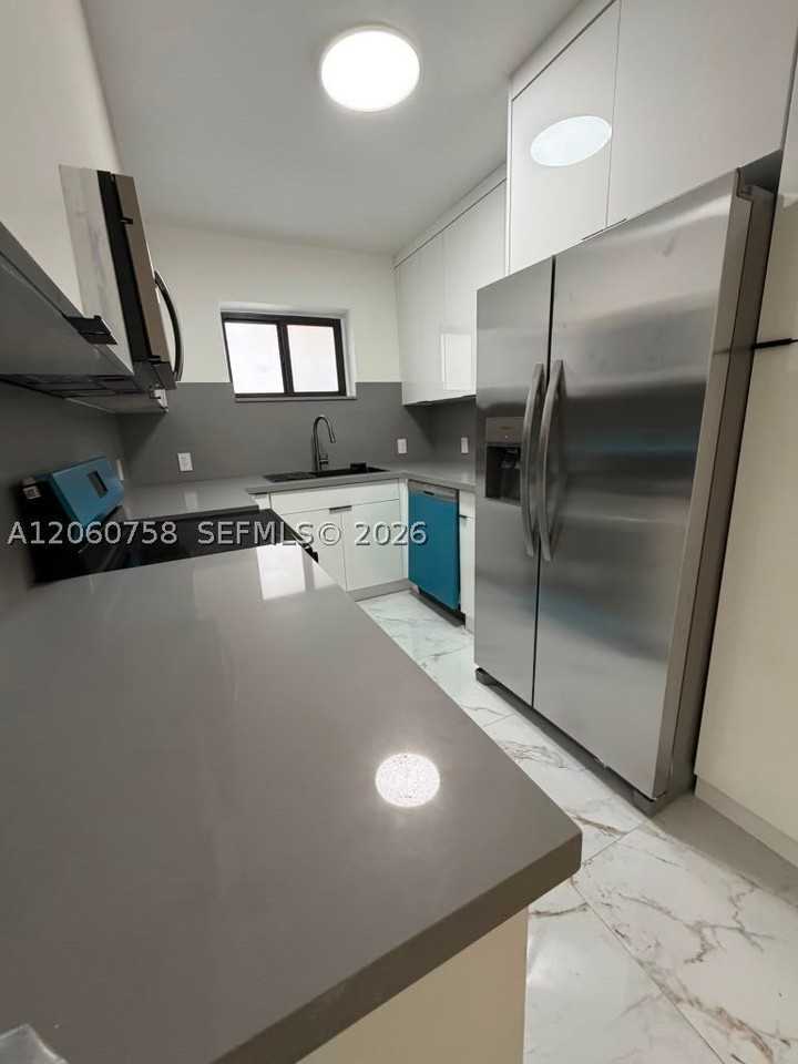 5700 N Miami Ave - Photo 3 of 25