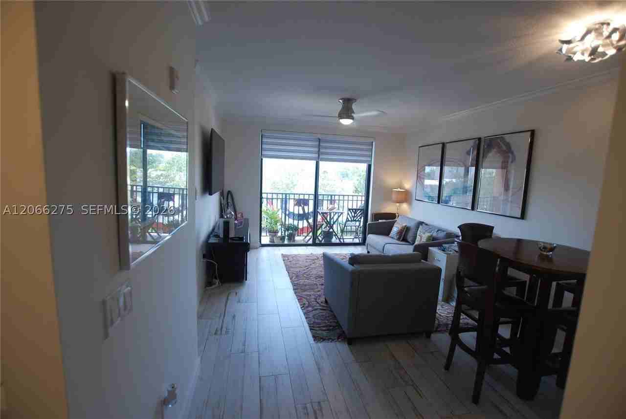 511 Lucerne Ave #306 - Photo 4 of 14
