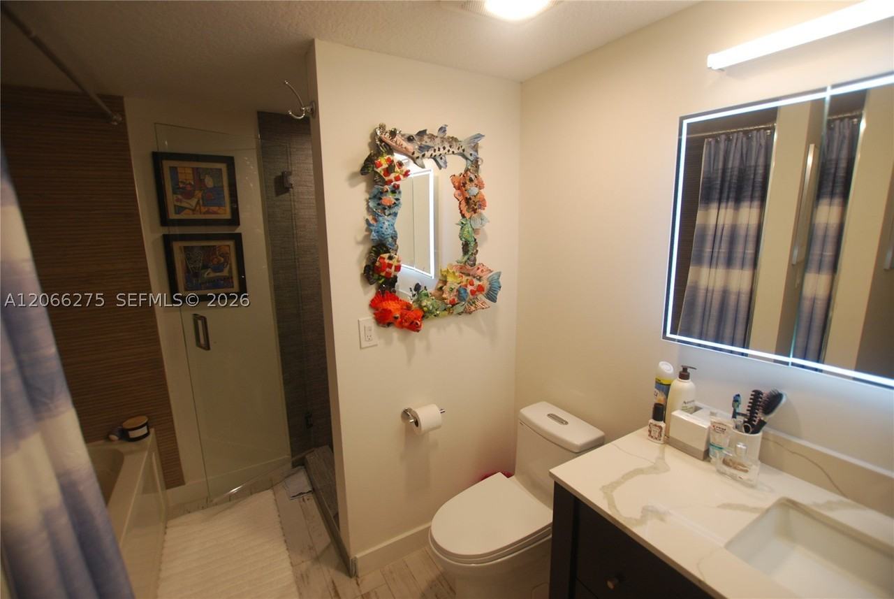 511 Lucerne Ave #306 - Photo 6 of 14