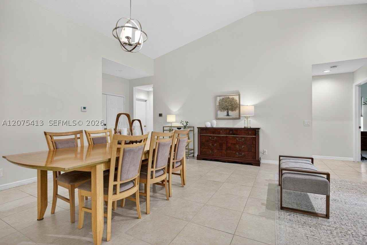 370 Carrington Dr - Photo 7 of 22