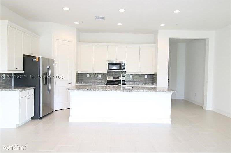 11776 Sw 13th Ln #11776 - Photo 2 of 8
