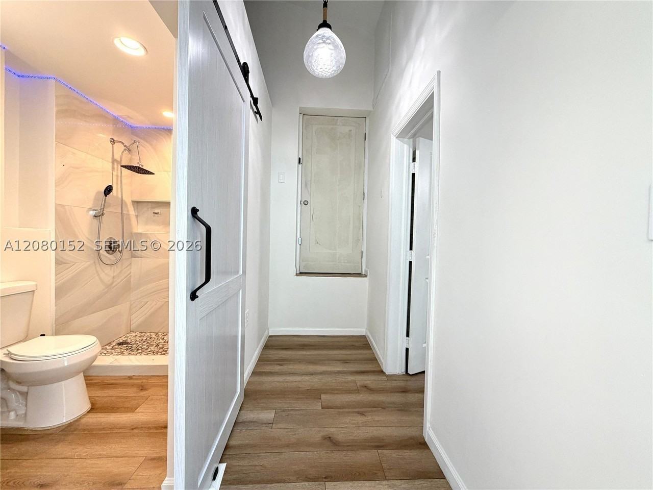 2625 Sw 67th Ave - Photo 3 of 8