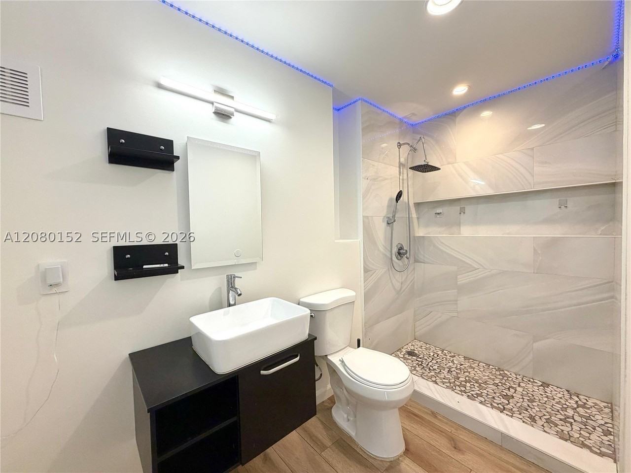 2625 Sw 67th Ave - Photo 4 of 8