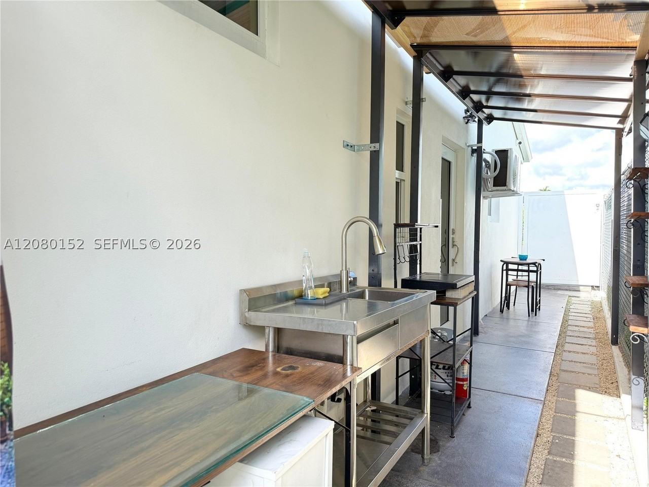 2625 Sw 67th Ave - Photo 5 of 8