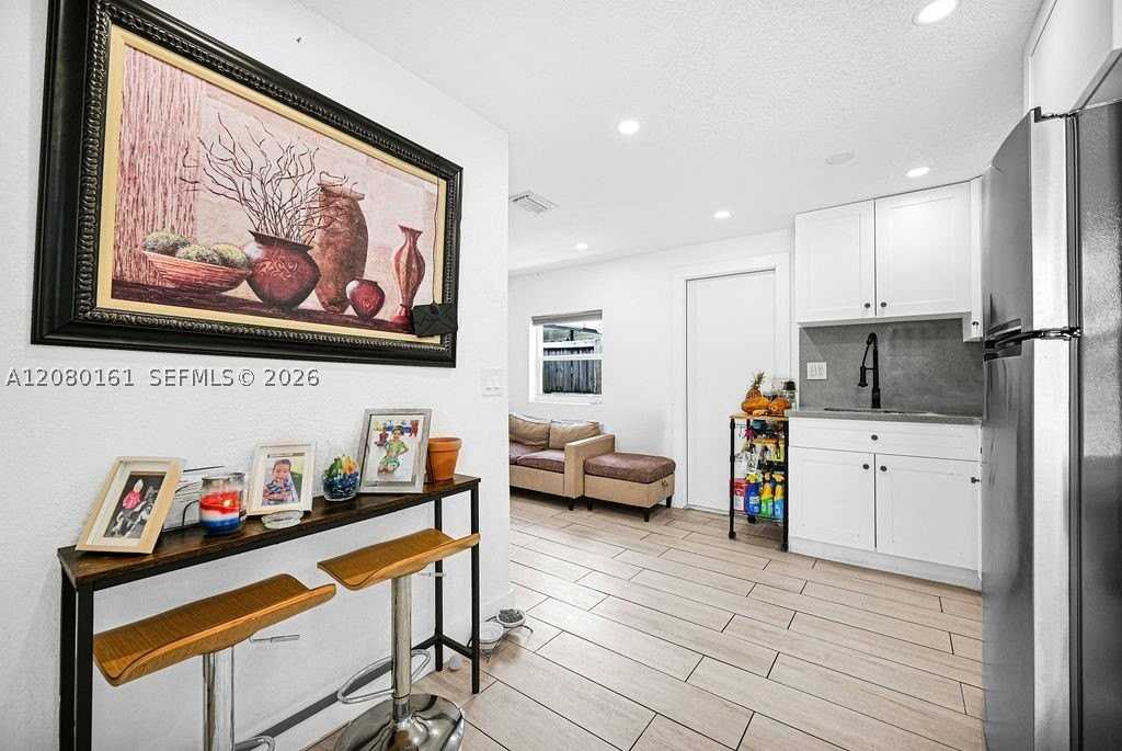 6501 Sw 4th St #B - Photo 7 of 21