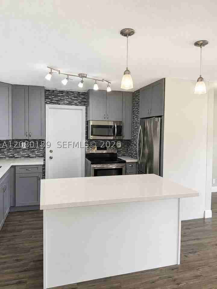 5603 Nw 48th Ter - Photo 4 of 31
