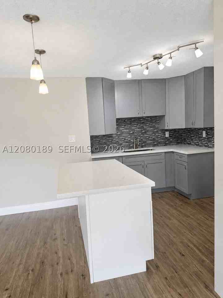 5603 Nw 48th Ter - Photo 7 of 31