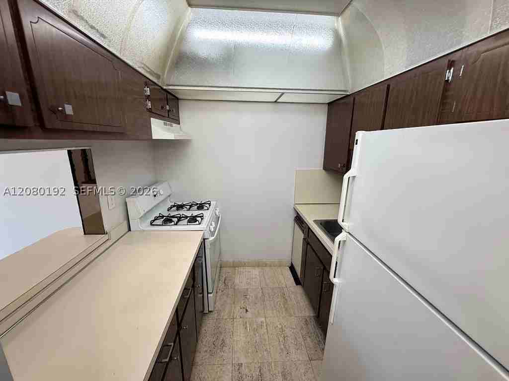 1300 W 53rd St #32 - Photo 2 of 6