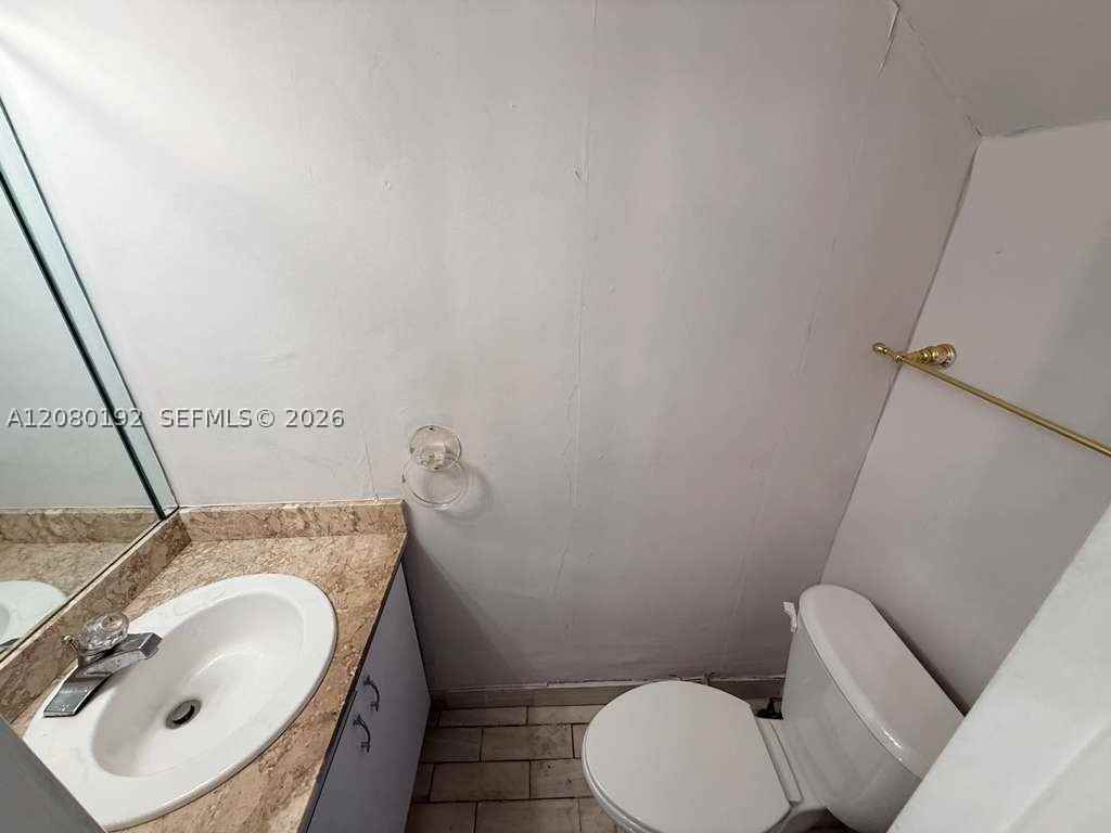 1300 W 53rd St #32 - Photo 3 of 6