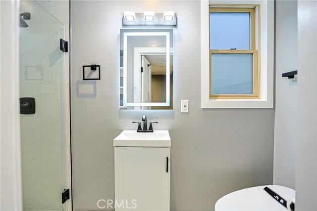 605 W 4th St - Photo 5 of 8