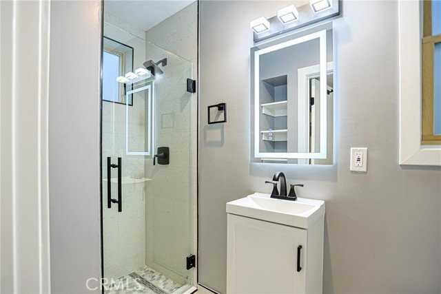 605 W 4th St - Photo 6 of 8