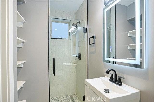 605 W 4th St - Photo 7 of 8
