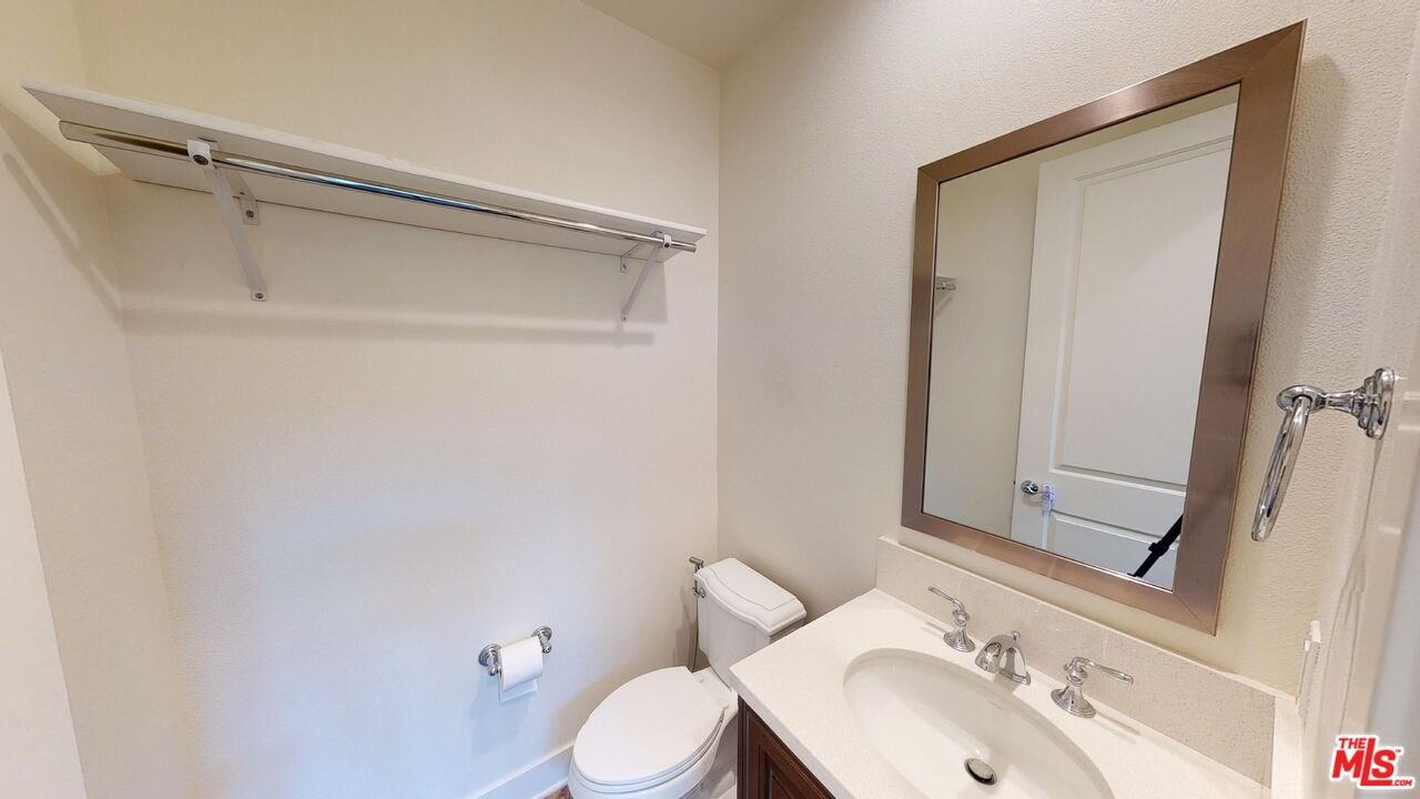 12073 Carabela Ct - Photo 3 of 8
