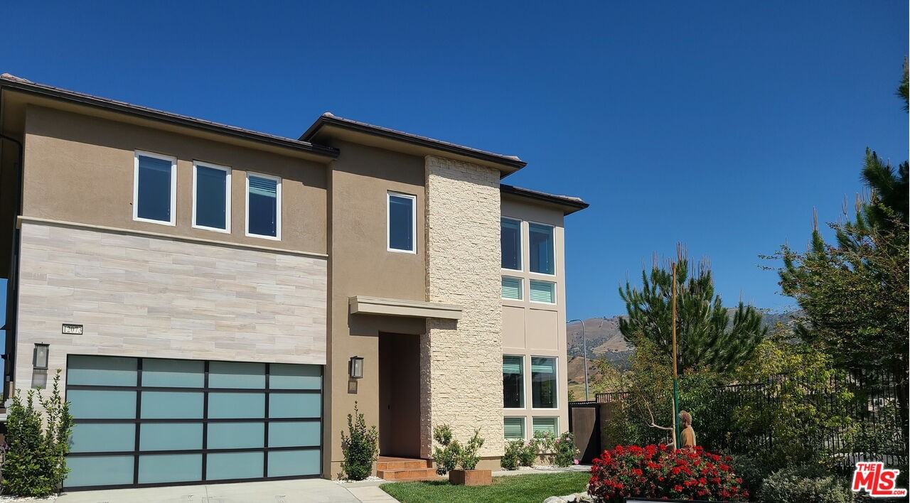 12073 Carabela Ct - Photo 4 of 8