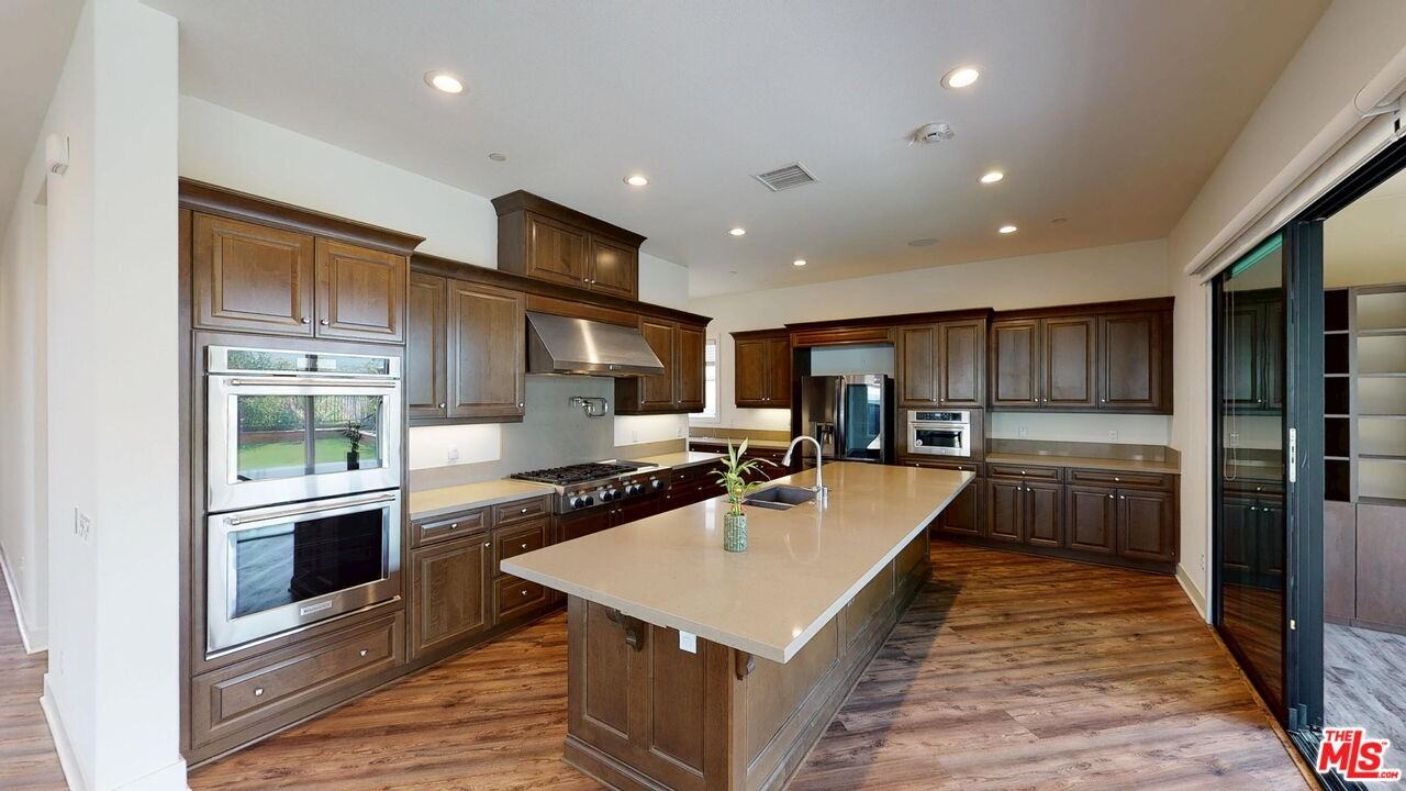 12073 Carabela Ct - Photo 7 of 8