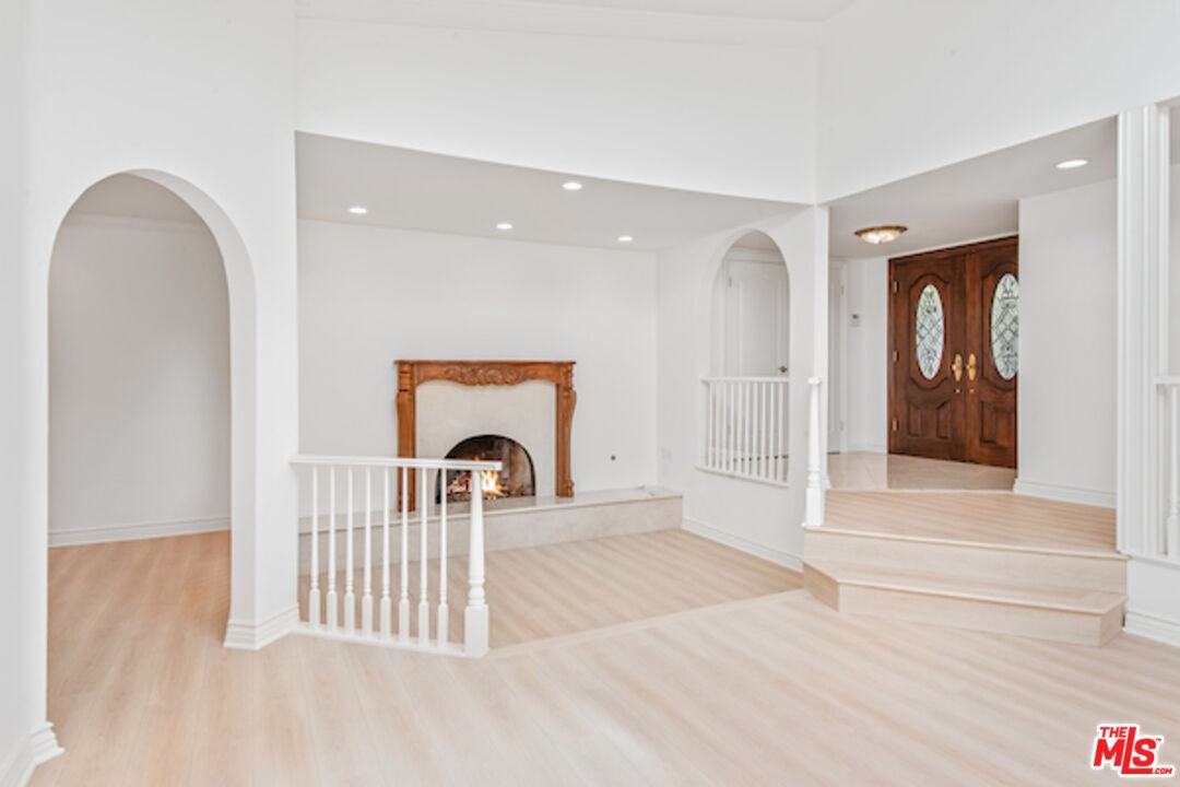 5496 Katherine Ave - Photo 4 of 8