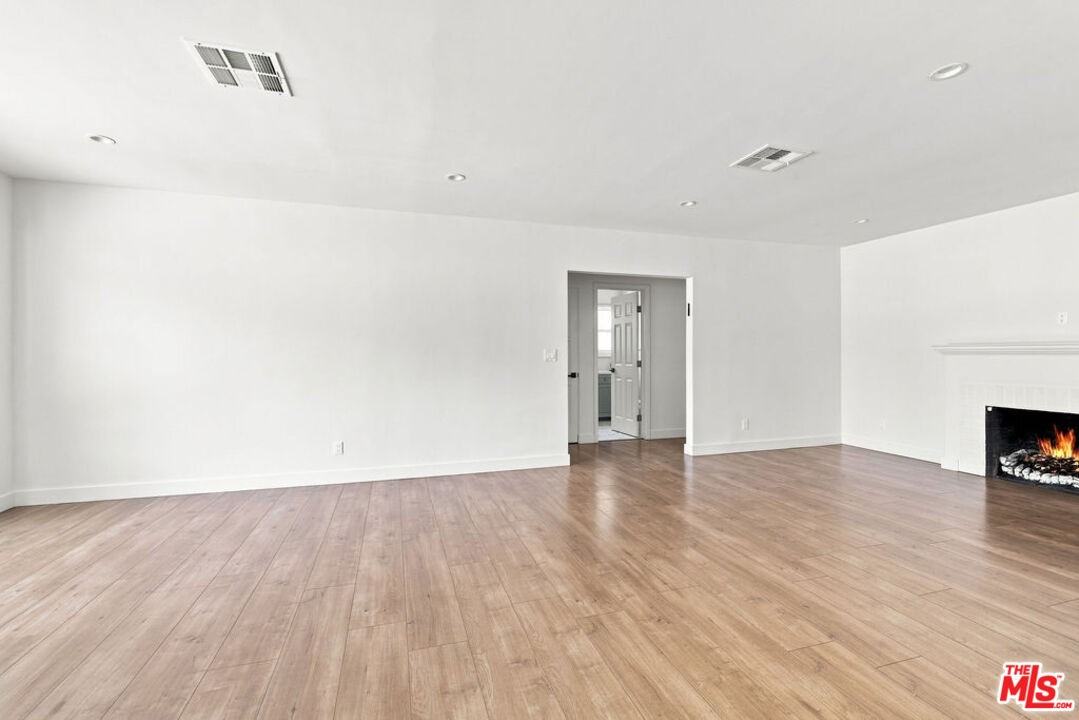 6328 Camellia Ave - Photo 5 of 8