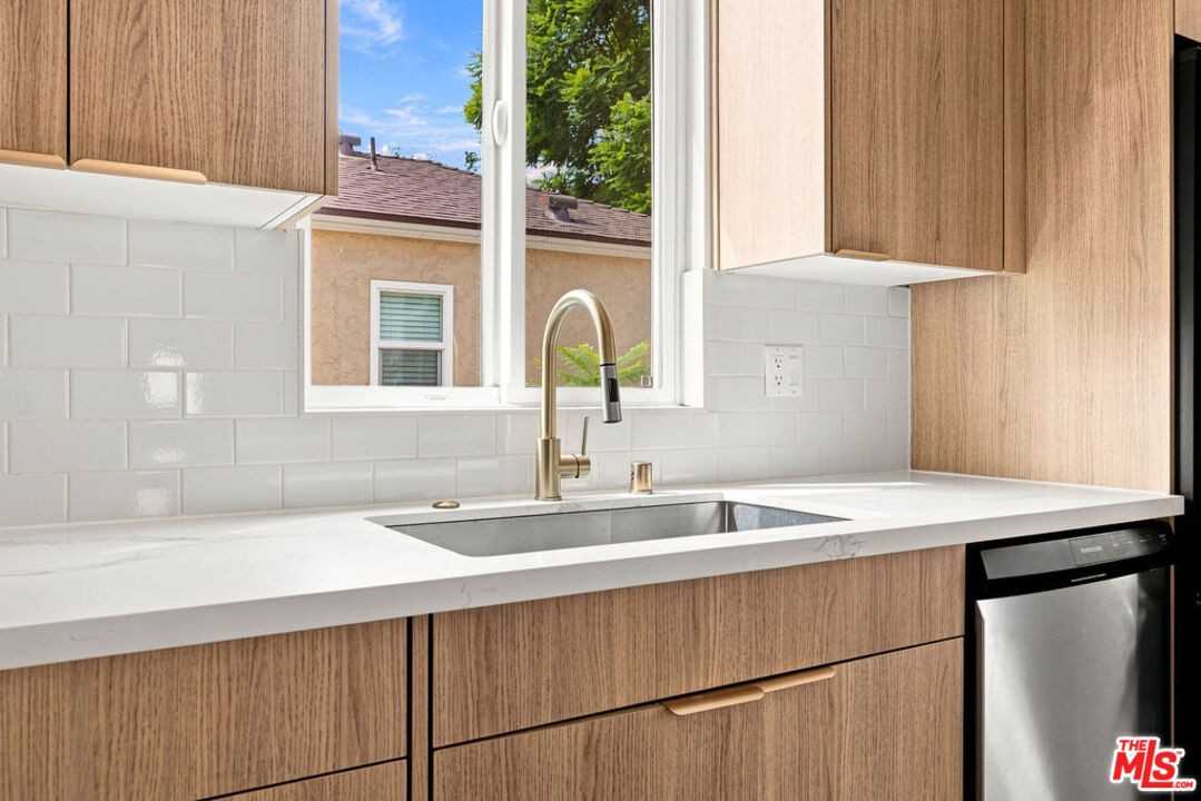 6328 Camellia Ave - Photo 7 of 8