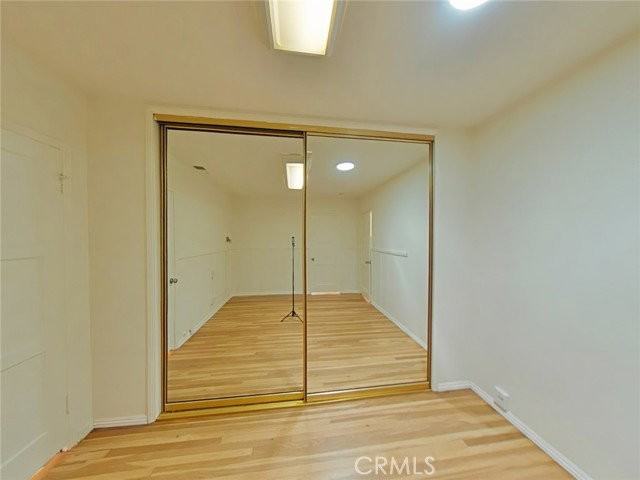 1827 Oakwood Ave - Photo 2 of 8