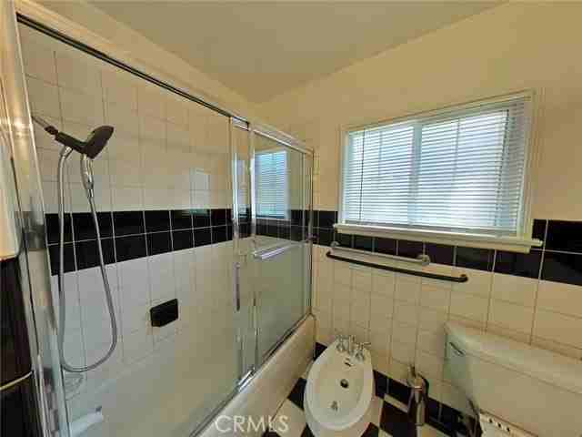 1827 Oakwood Ave - Photo 4 of 8