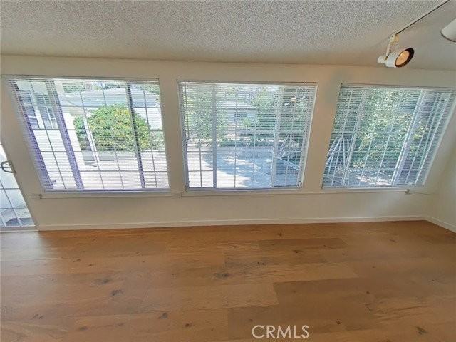 1827 Oakwood Ave - Photo 6 of 8
