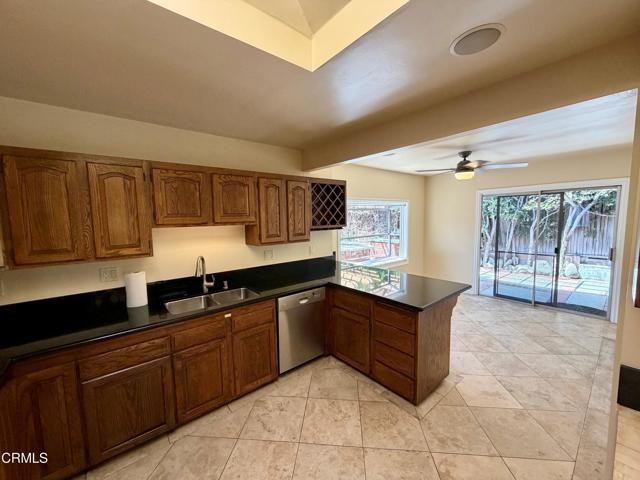 1431 Oneonta Knl - Photo 4 of 8