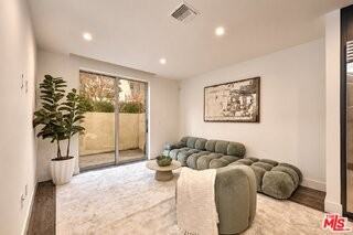 728 N Sweetzer Ave #112 - Photo 4 of 8