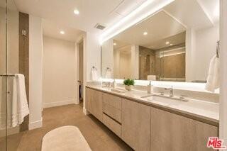 728 N Sweetzer Ave #112 - Photo 5 of 8
