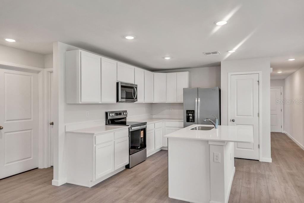 1469 Harmon Dr - Photo 4 of 38