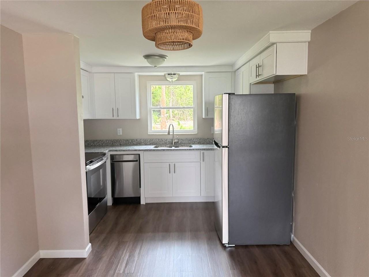 7335 New York Ave - Photo 4 of 9
