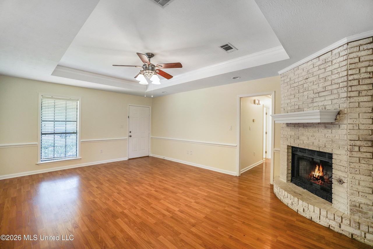 95 Twin Oaks Dr - Photo 3 of 38