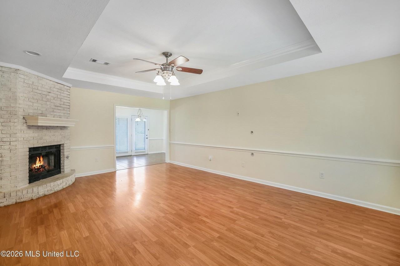 95 Twin Oaks Dr - Photo 4 of 38