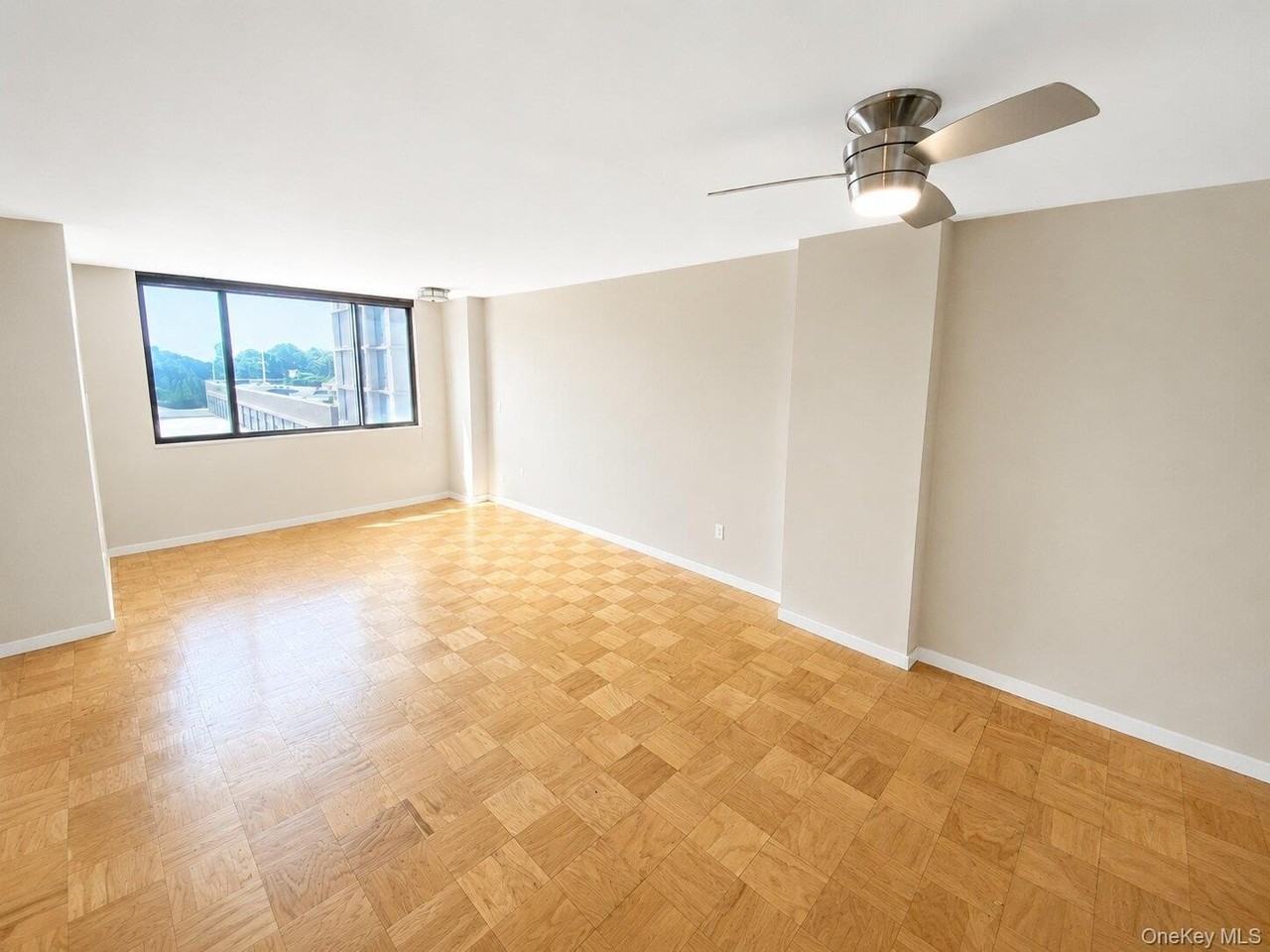 27110 Grand Central Pkwy #2U - Photo 3 of 23