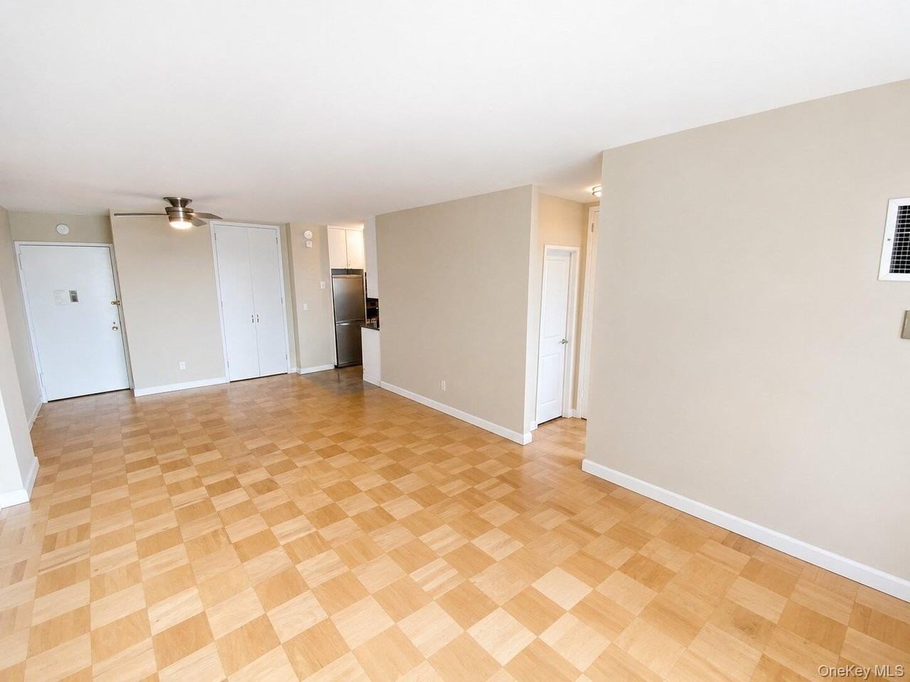 27110 Grand Central Pkwy #2U - Photo 4 of 23