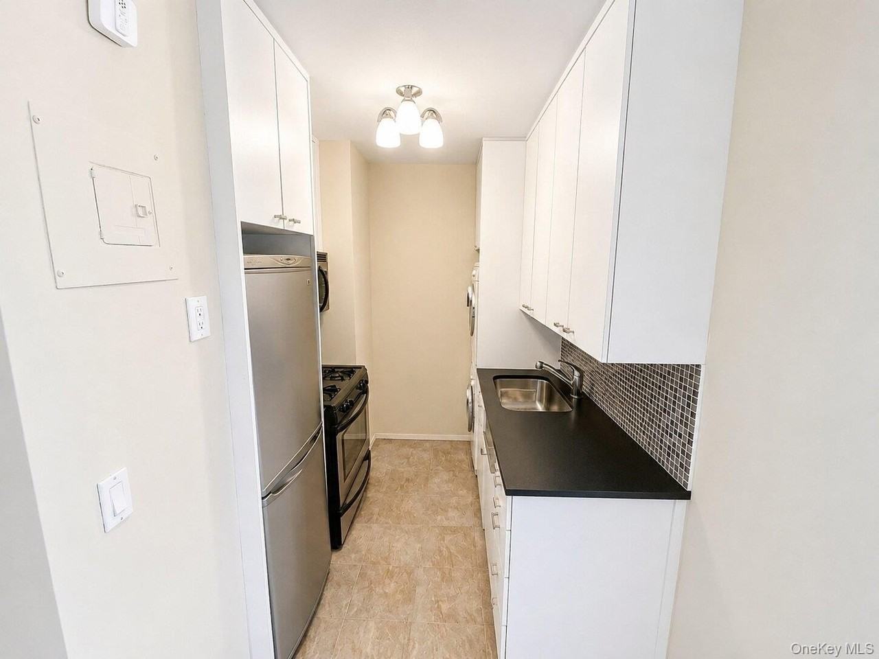 27110 Grand Central Pkwy #2U - Photo 5 of 23