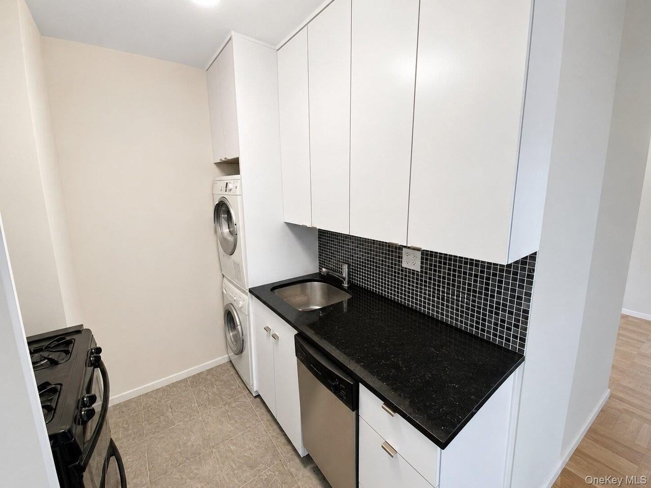 27110 Grand Central Pkwy #2U - Photo 6 of 23
