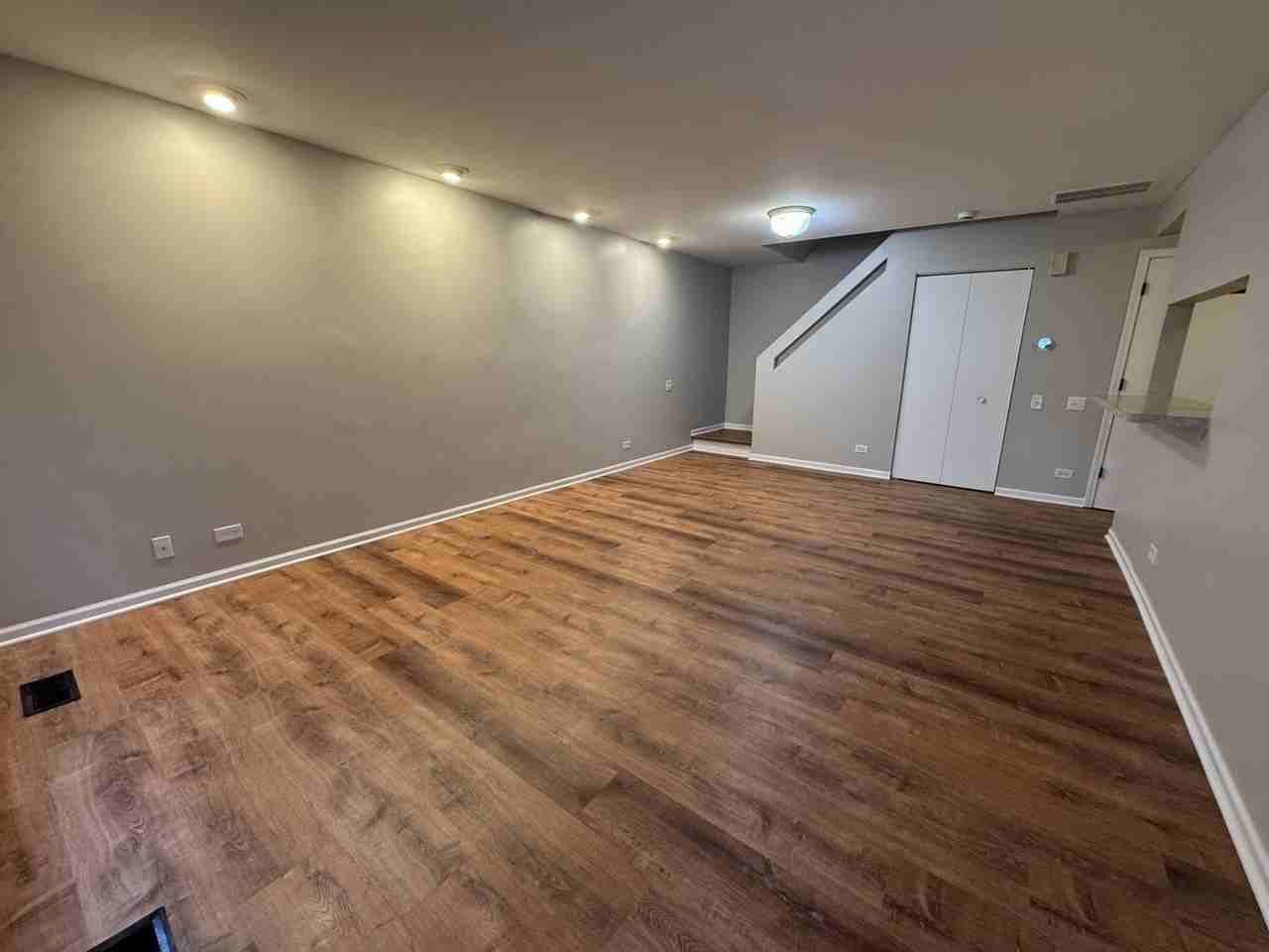 407 Trenton Ct - Photo 3 of 18