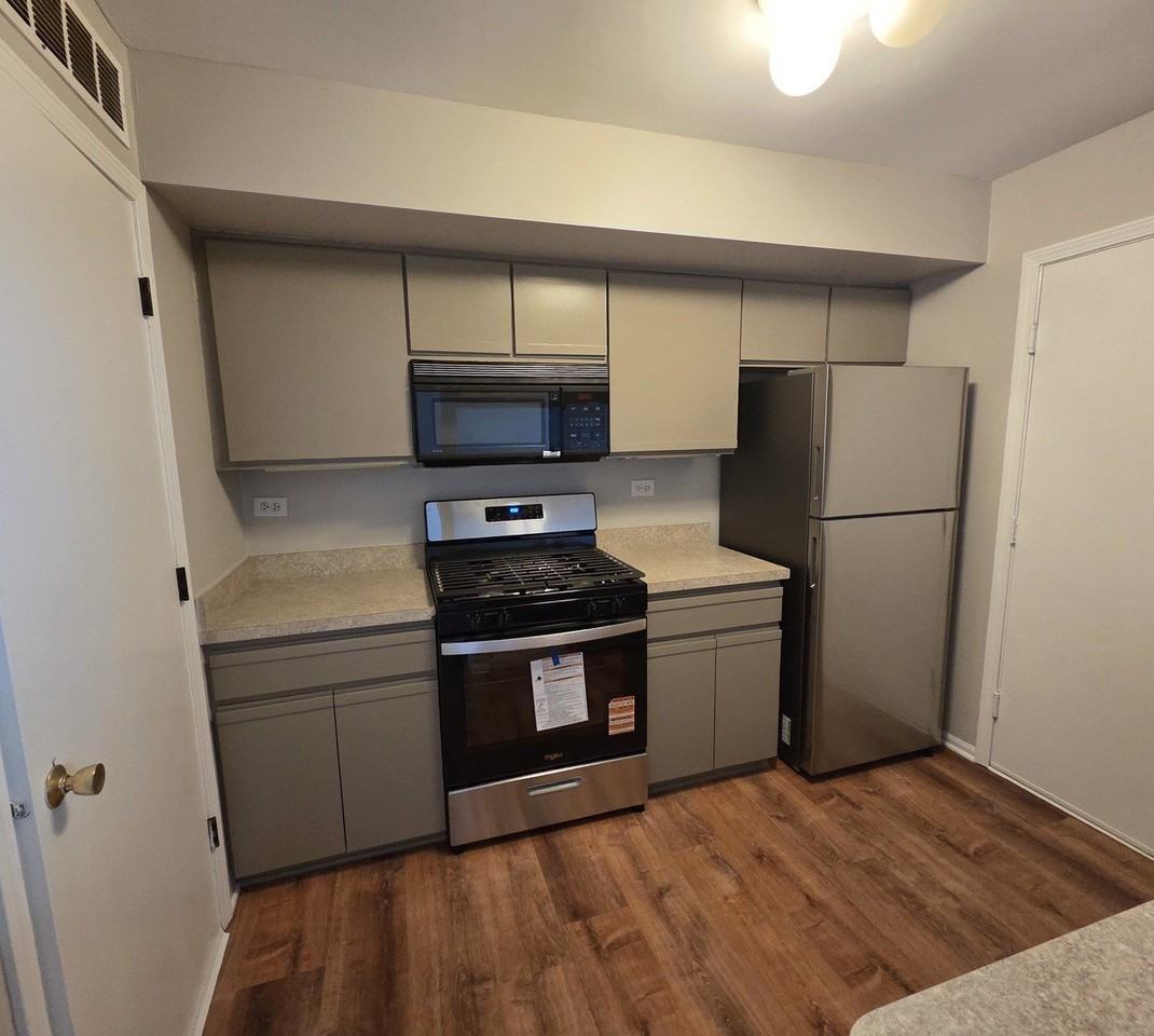 407 Trenton Ct - Photo 4 of 18